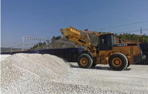 急需砂石骨料提速建設(shè)進(jìn)度,云南 鐵路 公路 運輸砂石火力全開